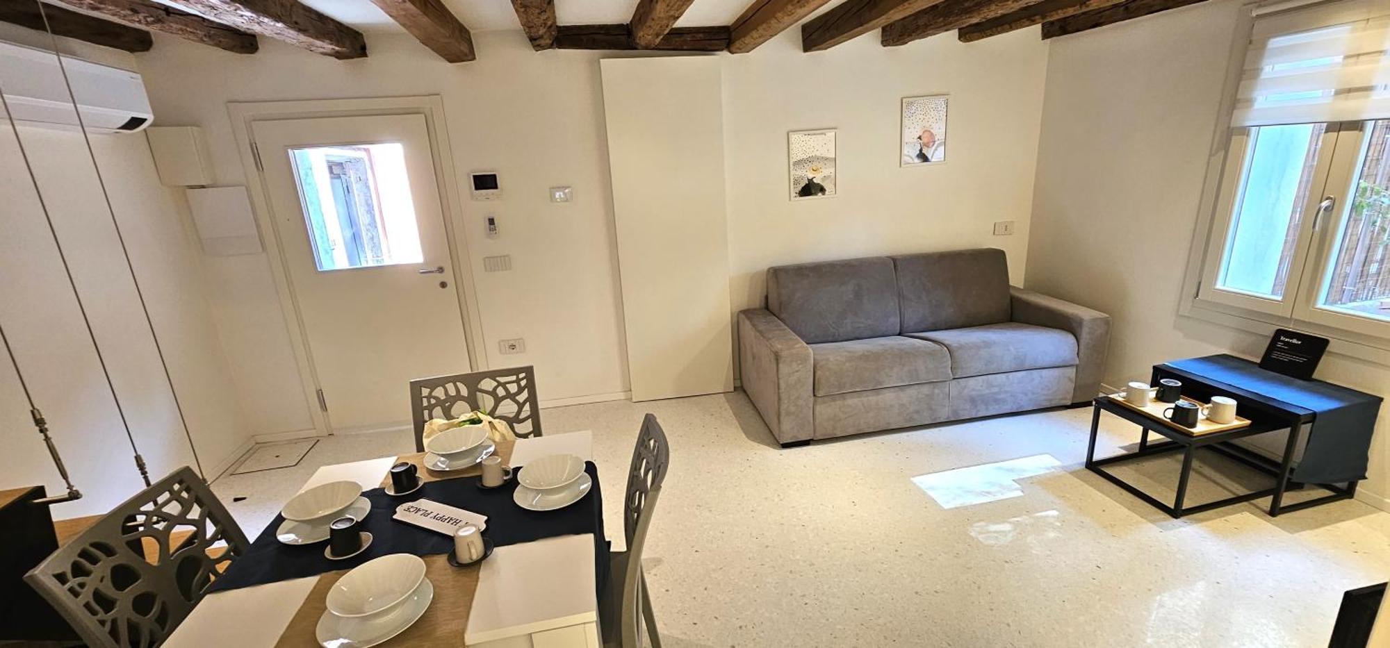 Small With Private Garden Venise