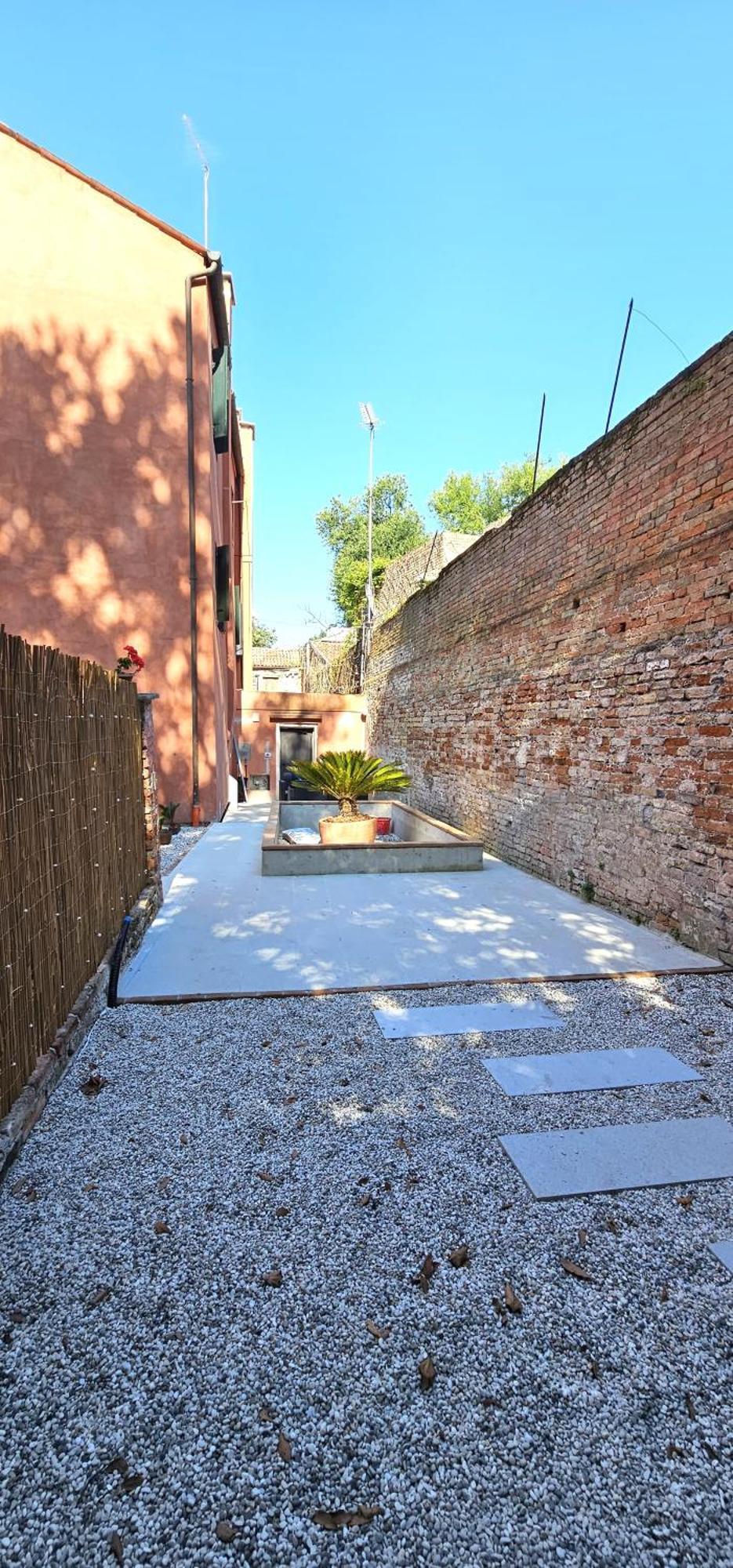Small With Private Garden Appartement *
