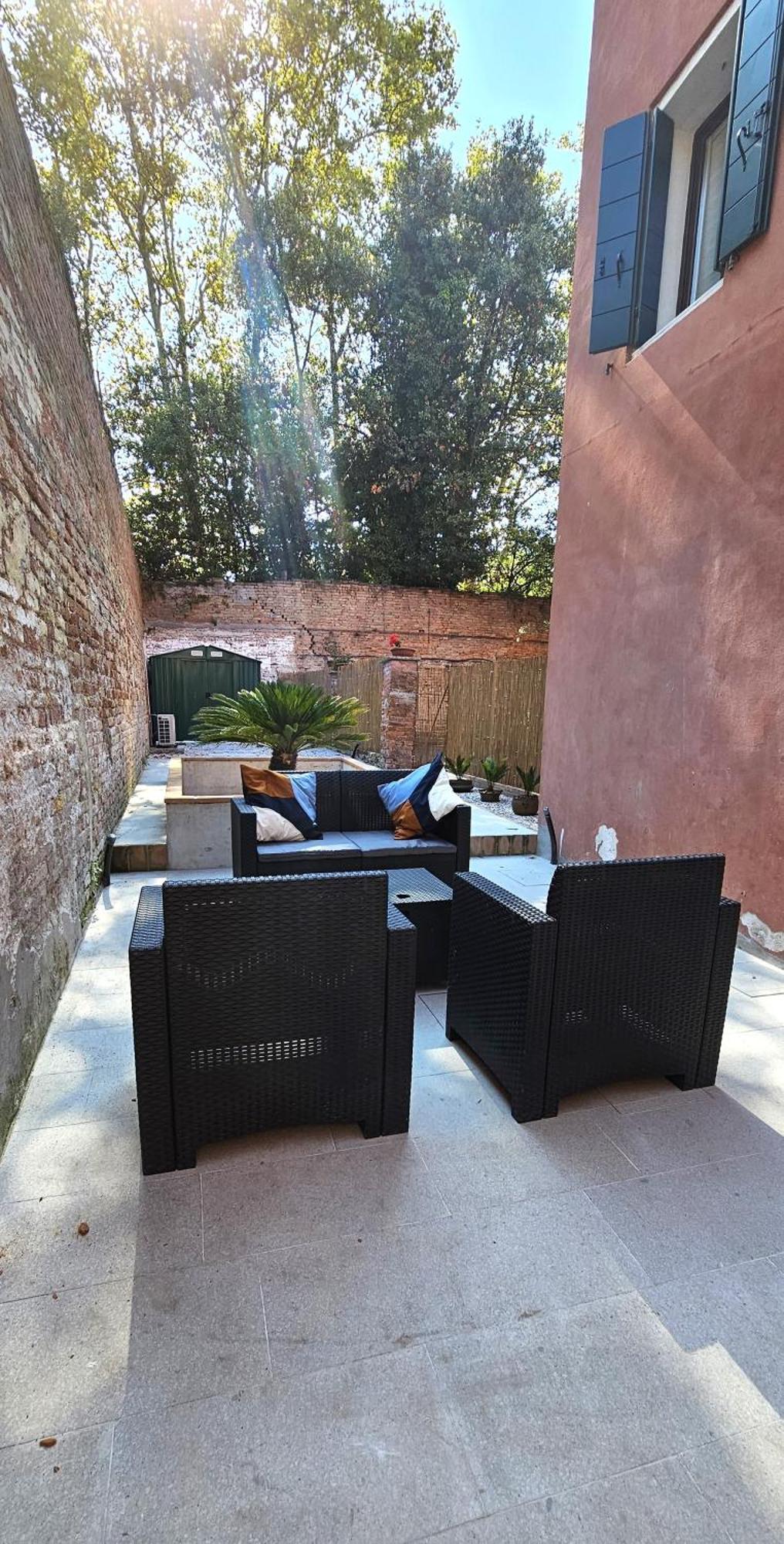 Small With Private Garden * Venise